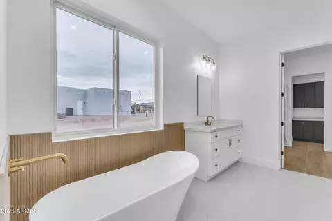 Bath - 433 W Saddle Mountain Rd, Phoenix, AZ 85086 photo 3 of 12