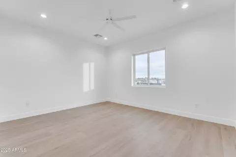Bedroom - 433 W Saddle Mountain Rd, Phoenix, AZ 85086 photo 3 of 8