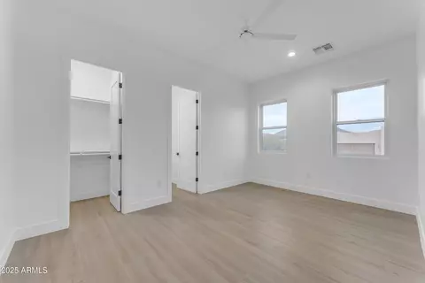 Bedroom - 433 W Saddle Mountain Rd, Phoenix, AZ 85086 photo 5 of 8