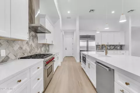 Kitchen - 433 W Saddle Mountain Rd, Phoenix, AZ 85086 photo 3 of 8