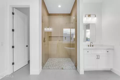 Bath - 433 W Saddle Mountain Rd, Phoenix, AZ 85086 photo 4 of 12