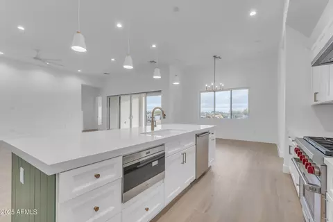 Kitchen - 433 W Saddle Mountain Rd, Phoenix, AZ 85086 photo 6 of 8