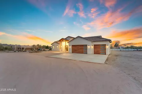 Exterior - 433 W Saddle Mountain Rd, Phoenix, AZ 85086 photo 3 of 14