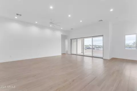 Living - 433 W Saddle Mountain Rd, Phoenix, AZ 85086 photo 3 of 4