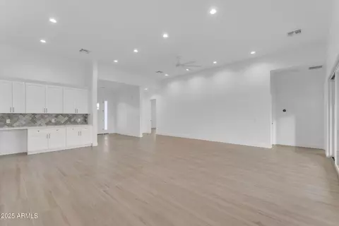 Living - 433 W Saddle Mountain Rd, Phoenix, AZ 85086 photo 2 of 4
