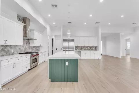 Kitchen - 433 W Saddle Mountain Rd, Phoenix, AZ 85086 photo 2 of 8