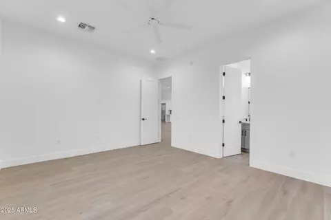 Bedroom - 433 W Saddle Mountain Rd, Phoenix, AZ 85086 photo 4 of 8