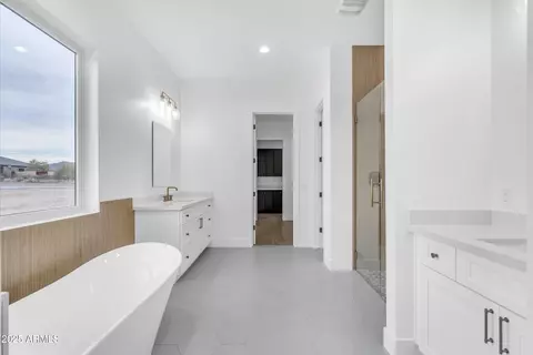 Bath - 433 W Saddle Mountain Rd, Phoenix, AZ 85086 photo 1 of 12