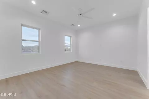 Bedroom - 433 W Saddle Mountain Rd, Phoenix, AZ 85086 photo 7 of 8