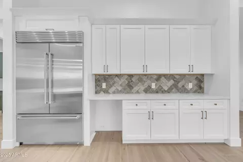Kitchen - 433 W Saddle Mountain Rd, Phoenix, AZ 85086 photo 8 of 8