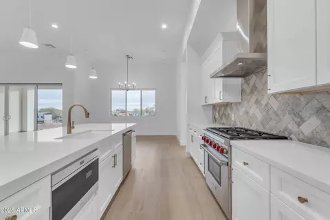 Kitchen - 433 W Saddle Mountain Rd, Phoenix, AZ 85086 photo 5 of 8