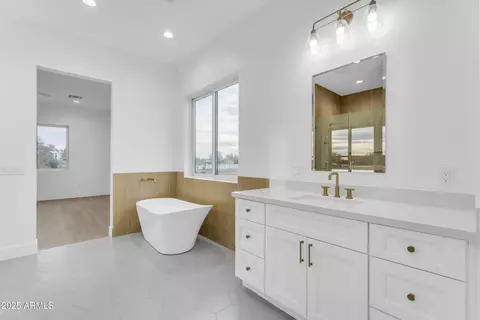 Bath - 433 W Saddle Mountain Rd, Phoenix, AZ 85086 photo 6 of 12