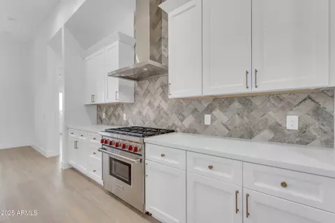 Kitchen - 433 W Saddle Mountain Rd, Phoenix, AZ 85086 photo 7 of 8