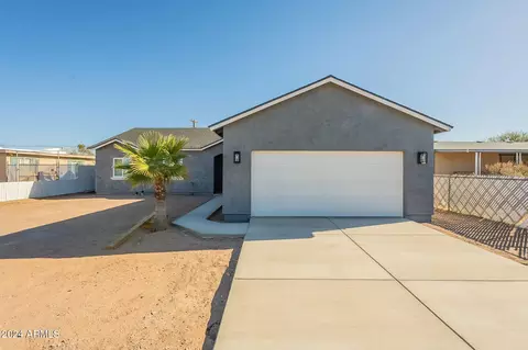 993 S Lawson Dr, Apache Junction, AZ 85120