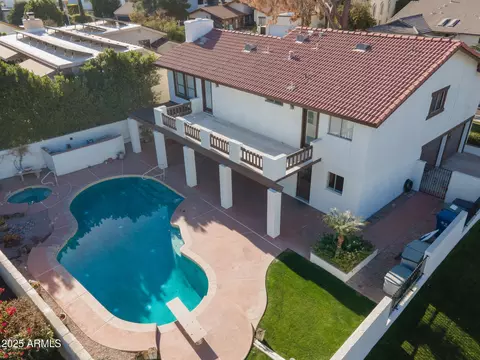 1302 E Steamboat Bend Dr, Tempe, AZ 85283