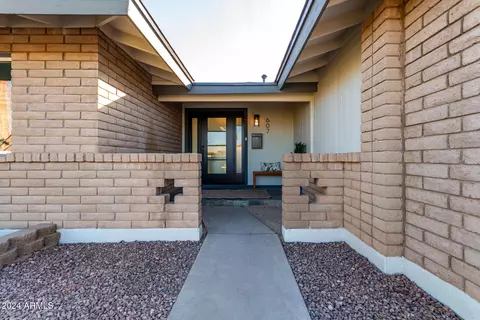 607 E Manhatton Dr, Tempe, AZ 85282 photo 3