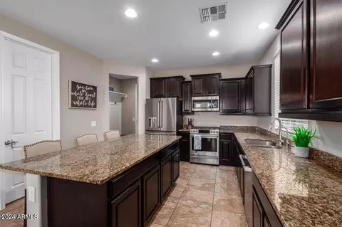 Kitchen - 9536 E Travertine Ave, Mesa, AZ 85212 photo 3 of 4