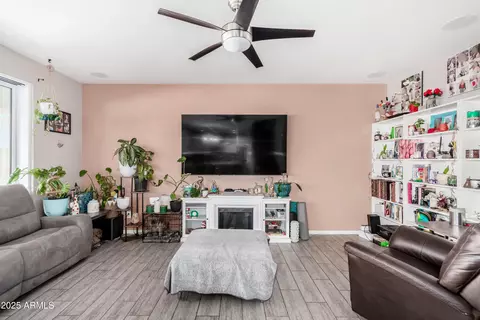 842 E Beverly Rd, Phoenix, AZ 85042 photo 6