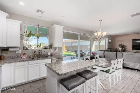 842 E Beverly Rd, Phoenix, AZ 85042 photo 9