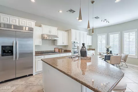 Kitchen - 4353 E Santa Fe Ct, Gilbert, AZ 85297 photo 4 of 6