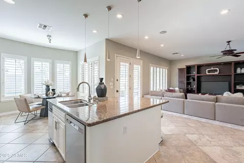 Kitchen - 4353 E Santa Fe Ct, Gilbert, AZ 85297 photo 3 of 6
