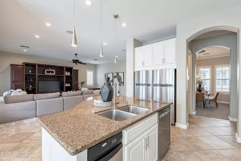Kitchen - 4353 E Santa Fe Ct, Gilbert, AZ 85297 photo 6 of 6