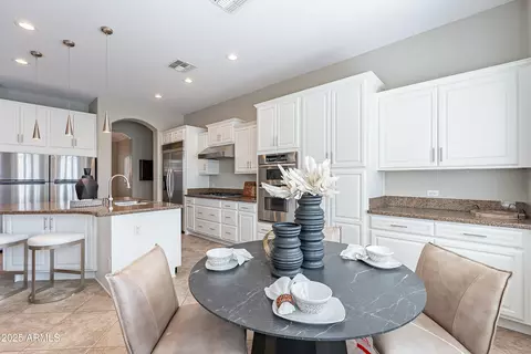 Kitchen - 4353 E Santa Fe Ct, Gilbert, AZ 85297 photo 5 of 6