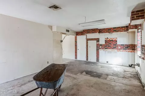 7519 W Wolf St, Phoenix, AZ 85033 photo 12
