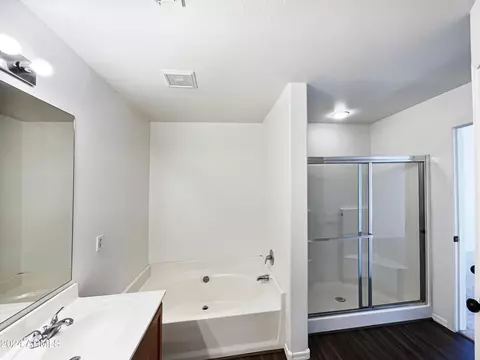 Bath - 1708 E Francisco Dr, Phoenix, AZ 85042 photo 1 of 3