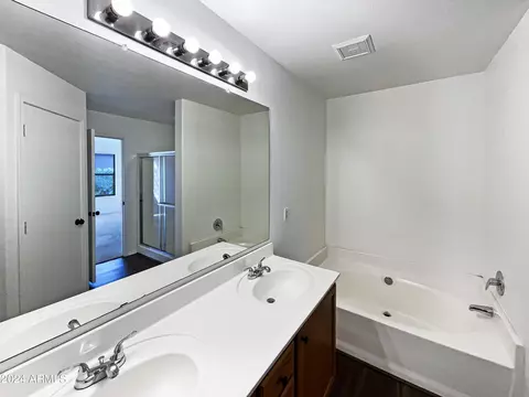 Bath - 1708 E Francisco Dr, Phoenix, AZ 85042 photo 3 of 3