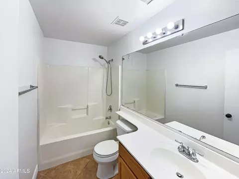 Bath - 1708 E Francisco Dr, Phoenix, AZ 85042 photo 2 of 3