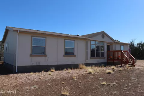 44175 N Cattle Dr, Ash Fork, AZ 86320