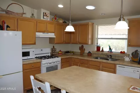 44175 N Cattle Dr, Ash Fork, AZ 86320 photo 7