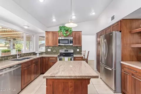 15409 N 61st Ave, Glendale, AZ 85306