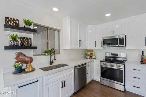 8568 W Sanna St, Peoria, AZ 85345