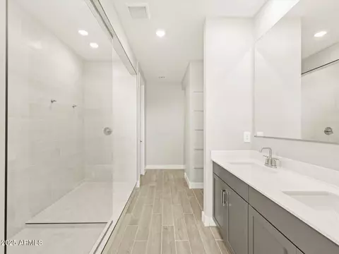 Bath - 17737 W Elm St, Goodyear, AZ 85395 photo 2 of 9