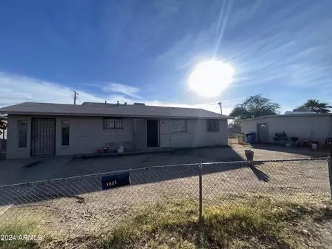 1833 E Lynne Ln, Phoenix, AZ 85042