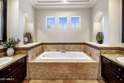 3705 E Donald Dr, Phoenix, AZ 85050 photo 23