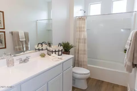 Bath - 2339 E Levi Dr, Phoenix, AZ 85040 photo 2 of 2