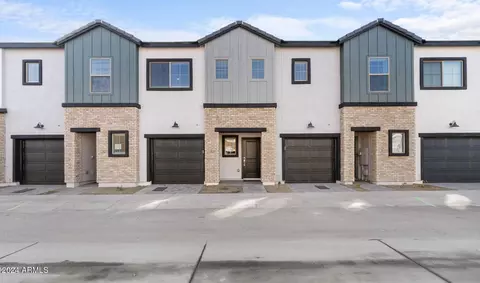 2827 W White Feather Ln, Phoenix, AZ 85085