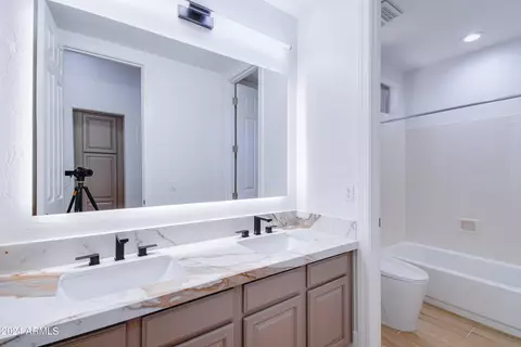 Bath - 1270 E Baranca Rd, Gilbert, AZ 85297 photo 5 of 6
