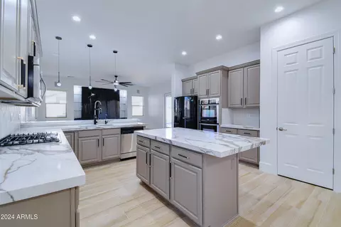Kitchen - 1270 E Baranca Rd, Gilbert, AZ 85297 photo 2 of 5