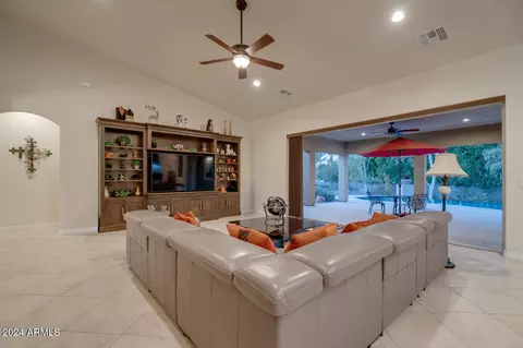 2330 E Brooks Farm Rd, Gilbert, AZ 85298 photo 8
