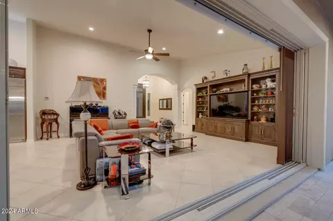 2330 E Brooks Farm Rd, Gilbert, AZ 85298 photo 9