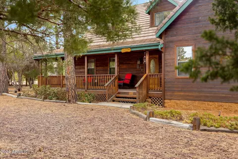 2265 Wright Cir, Overgaard, AZ 85933