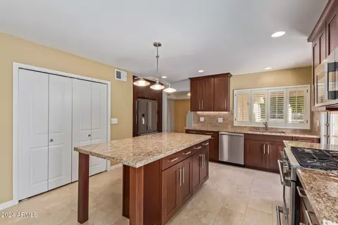 Kitchen - 2221 E Northview Ave, Phoenix, AZ 85020 photo 7 of 8