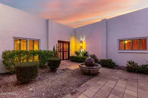 Exterior - 2221 E Northview Ave, Phoenix, AZ 85020 photo 19 of 27