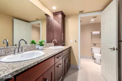 Bath - 2221 E Northview Ave, Phoenix, AZ 85020 photo 2 of 6