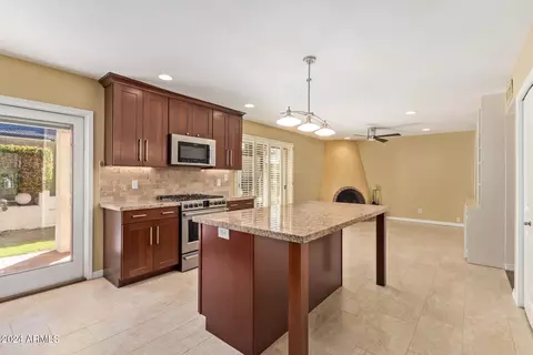 Kitchen - 2221 E Northview Ave, Phoenix, AZ 85020 photo 5 of 8