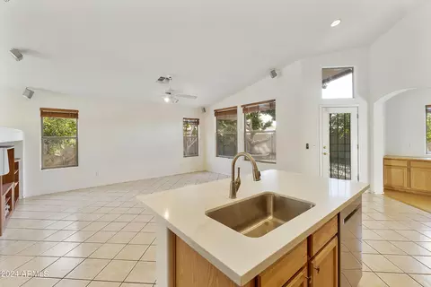 9117 E Hillview Cir, Mesa, AZ 85207 photo 13